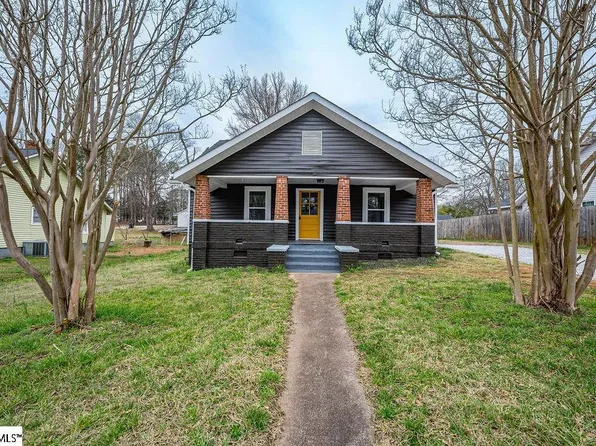 136 Lee St, Laurens, SC 29360