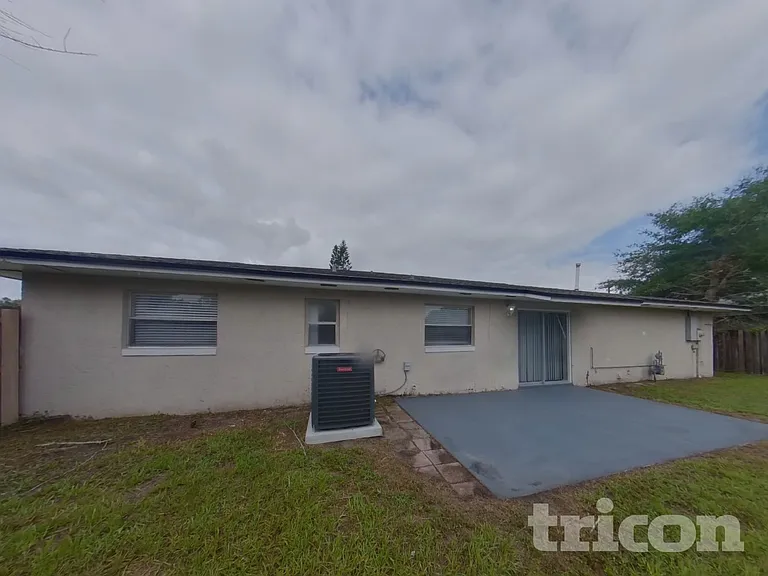 125 Hidden Lake Dr — Photo 15