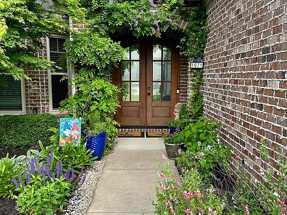4th image of 1071 Regency Way