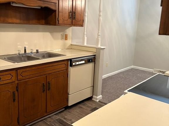 3rd image of 133 London Dr