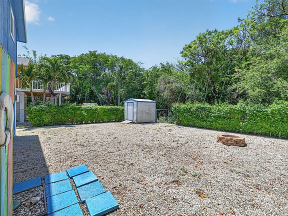 5th image of 414 Mahogany Ave
