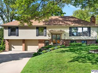 736 Leawood Dr, Omaha, NE 68154