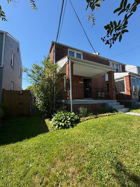 1st image of 639 Emerson St NE