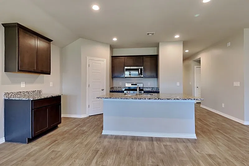 4 bed, 2.0 bath, 1831 sqft, $1,795 — Photo 4