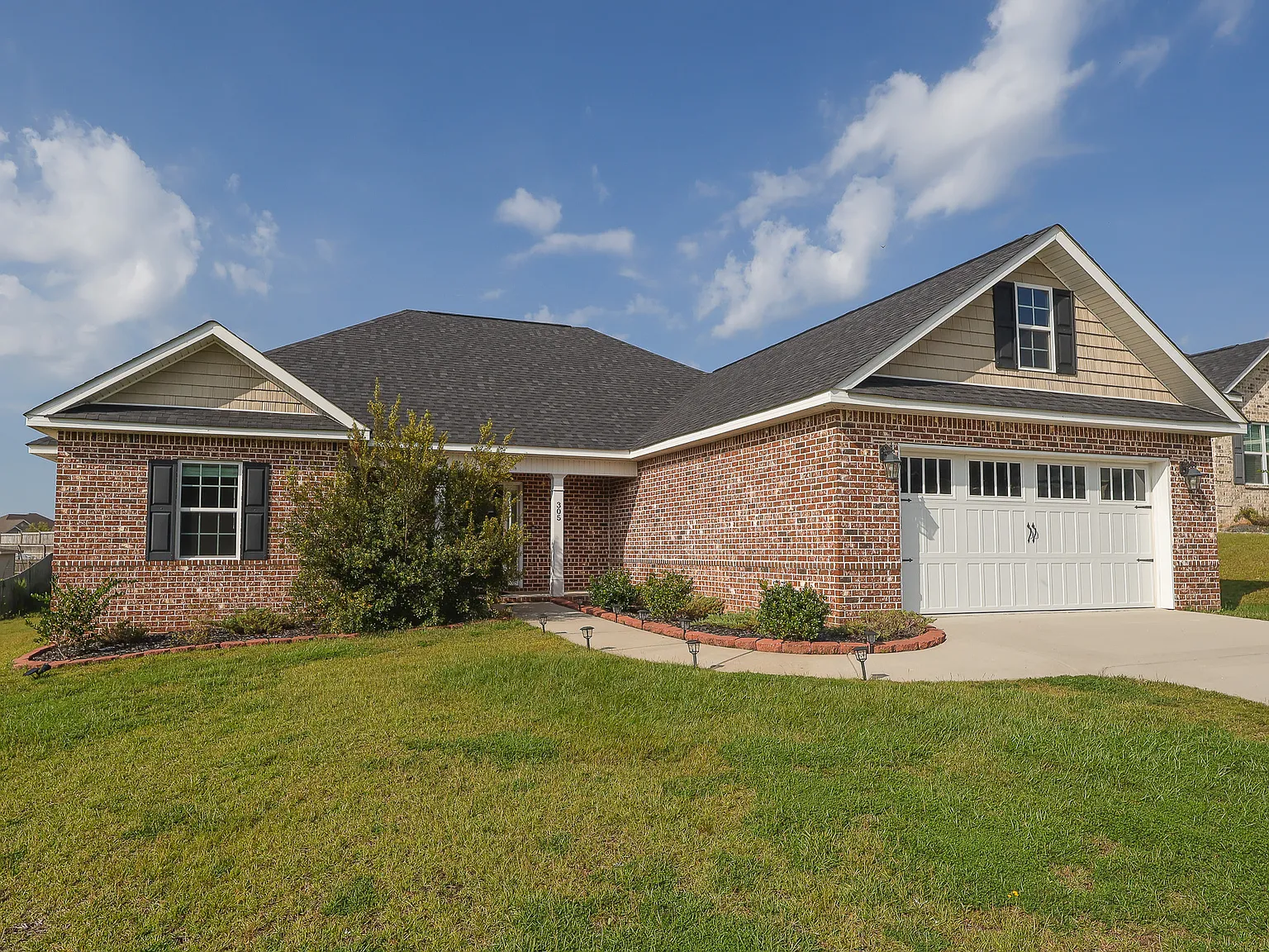 4 bed, 1944 sqft, $2,195 — Photo 3