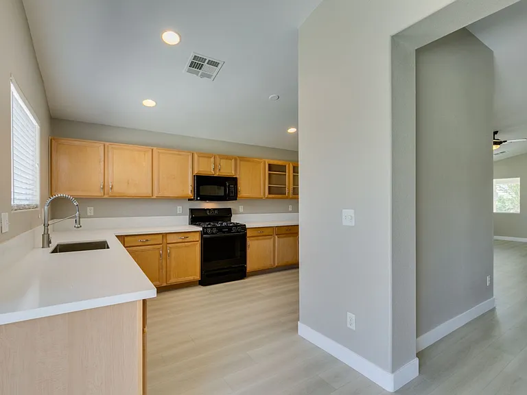 10342 Spider Rock Ave — Photo 6