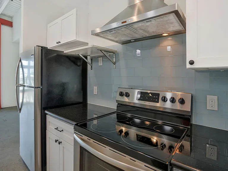 2606 Saint Louis St — Photo 4
