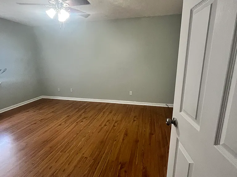 211 Hayter Dr — Photo 23