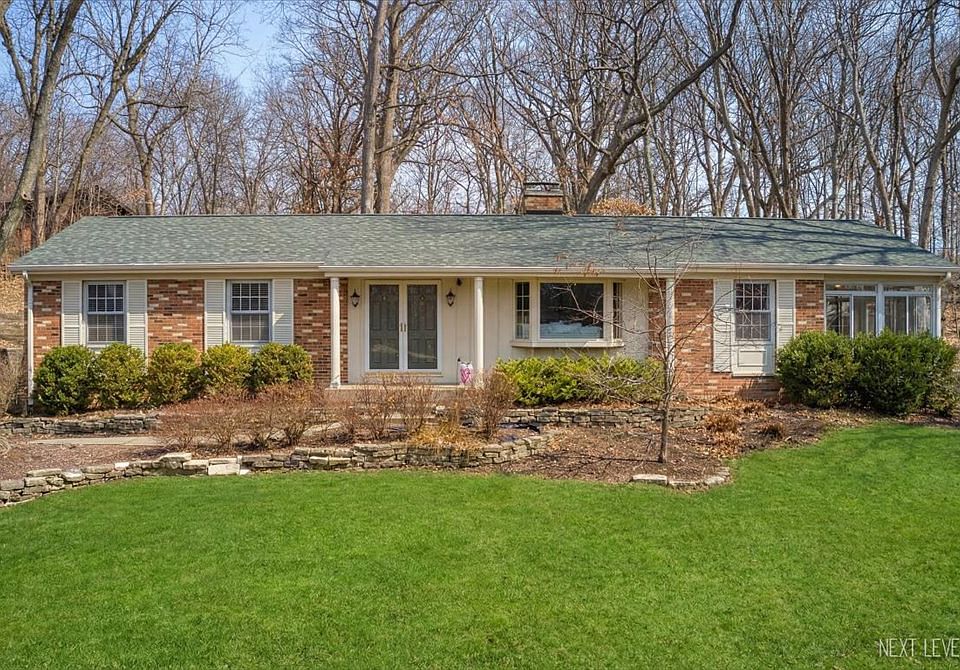 36W474 Hickory Hollow Dr, Dundee, IL 60118 | Zillow