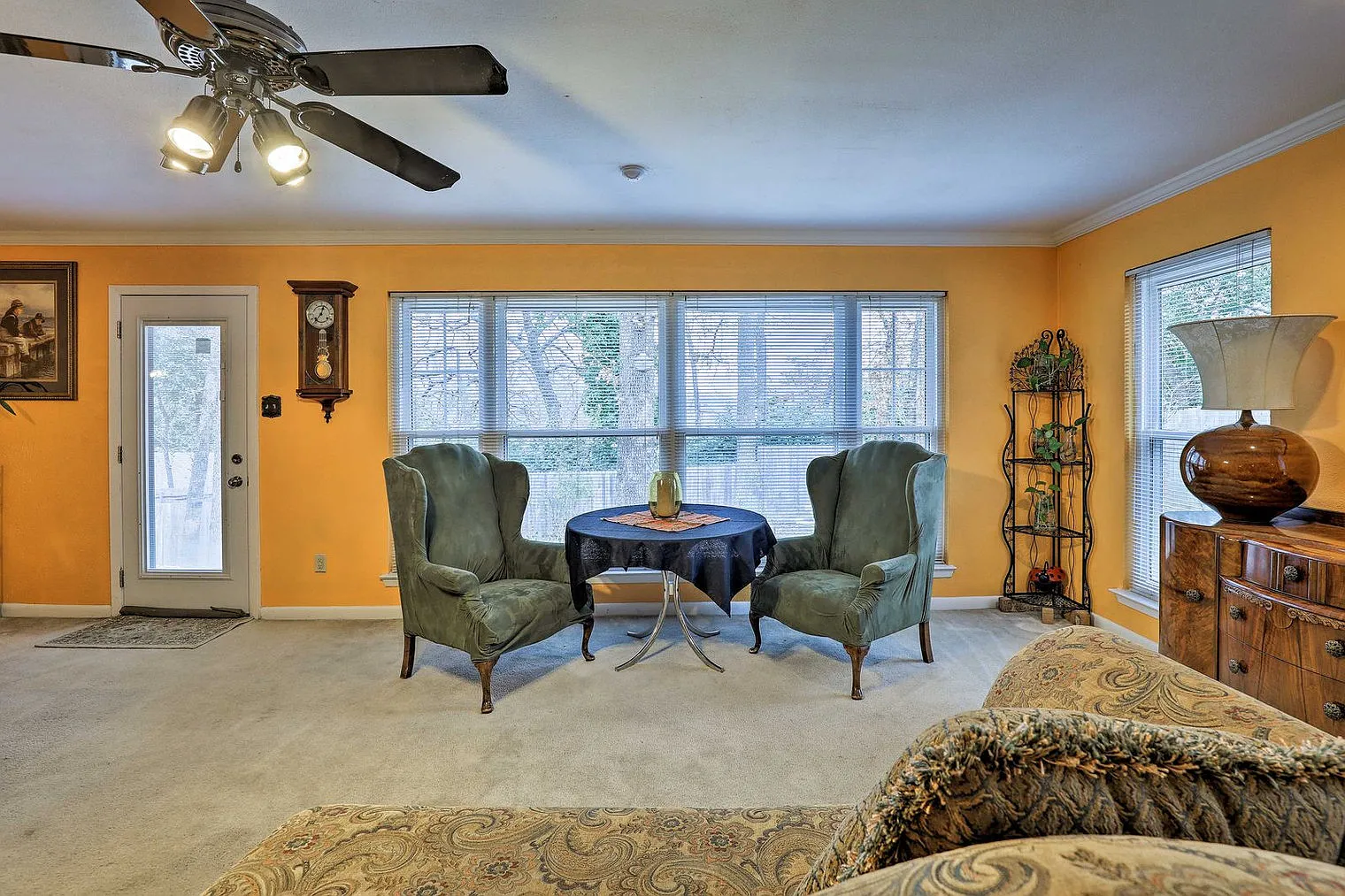 4 bed, 2.0 bath, 2497 sqft, $3,128 — Photo 3