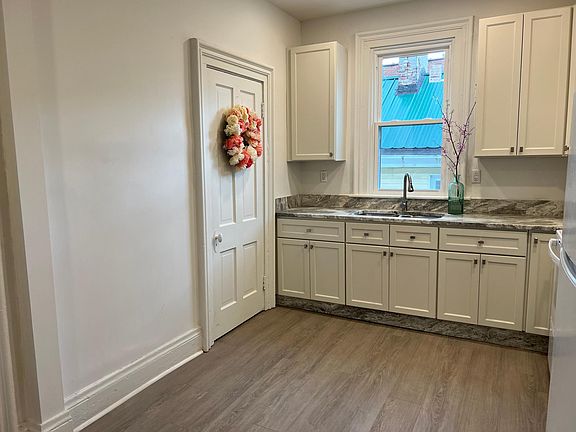4th image of 631 6th Ave Unit 3