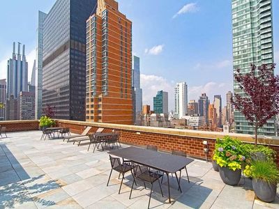 220 E 54th St APT 2D, New York, NY, 10022