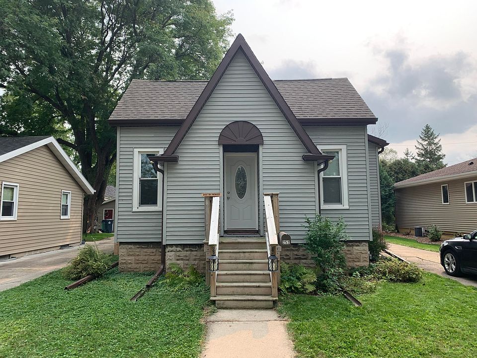 2nd image of 252 Boyd St