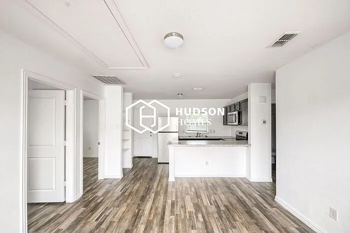 1216 E Powell Ave — Photo 5