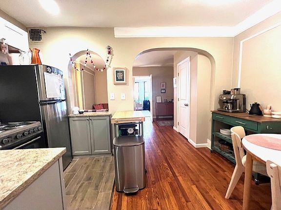 5th image of 900 Union St APT 1A
