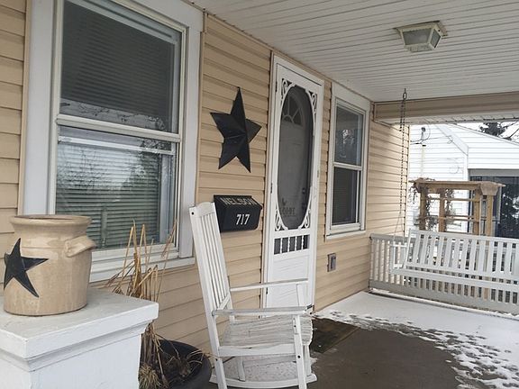 2nd image of 717 E 2nd St