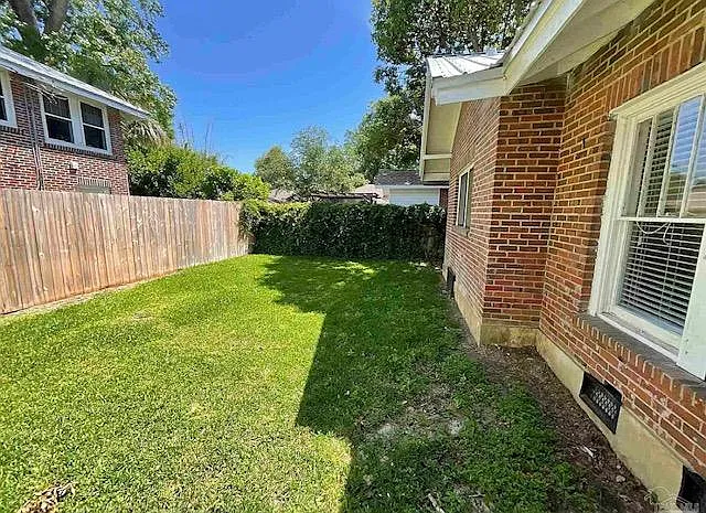 2000 E Jordan St — Photo 3