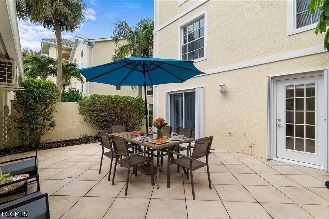 2 bed, 2.0 bath, 1613 sqft, $7,500 — Photo 2