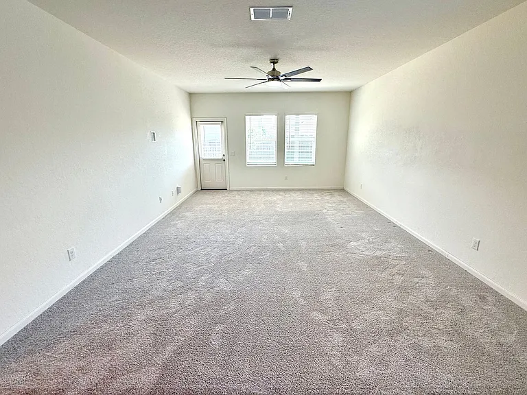 12823 Cygnus — Photo 8