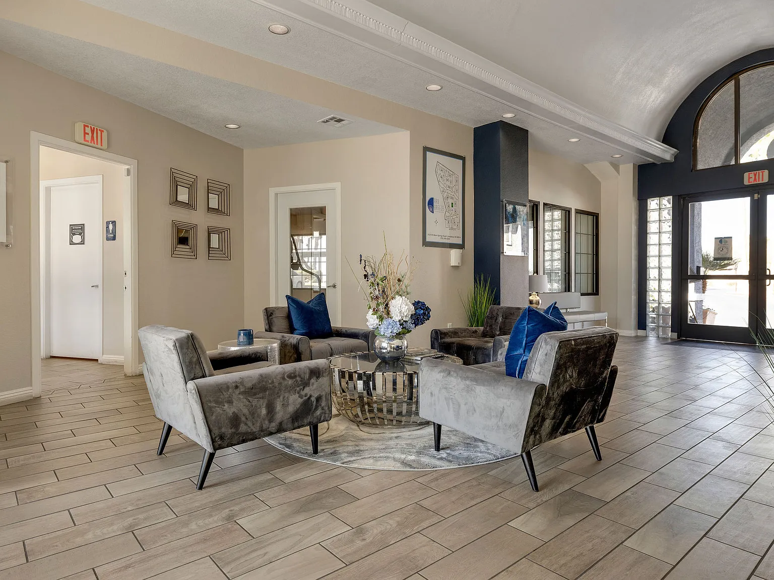 Bay Breeze Apartments — Photo 4