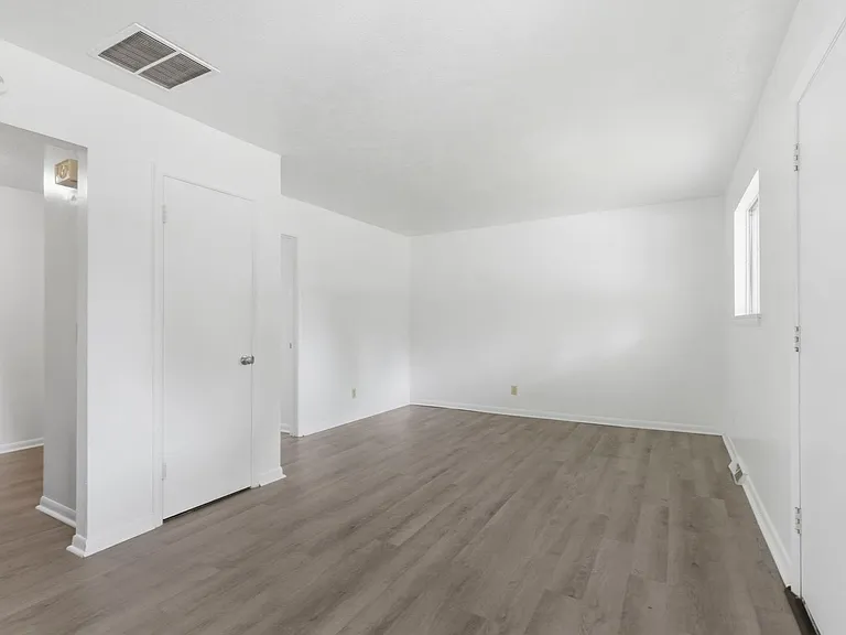 1017 W Washita St — Photo 6