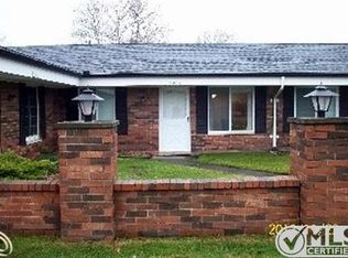 11823 Meadow Ln, Warren, MI 48093