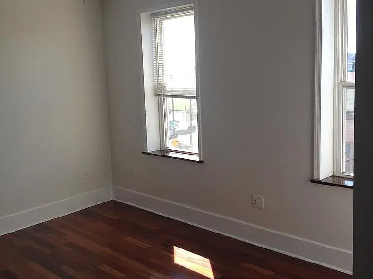 235 W Girard Ave — Photo 16