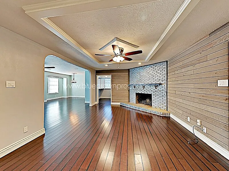 3 bed, 2.0 bath, 1897 sqft, $2,495 — Photo 3
