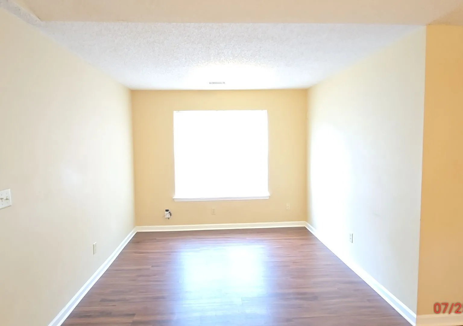 3 bed, 2.0 bath, 1113 sqft, $1,600 — Photo 3