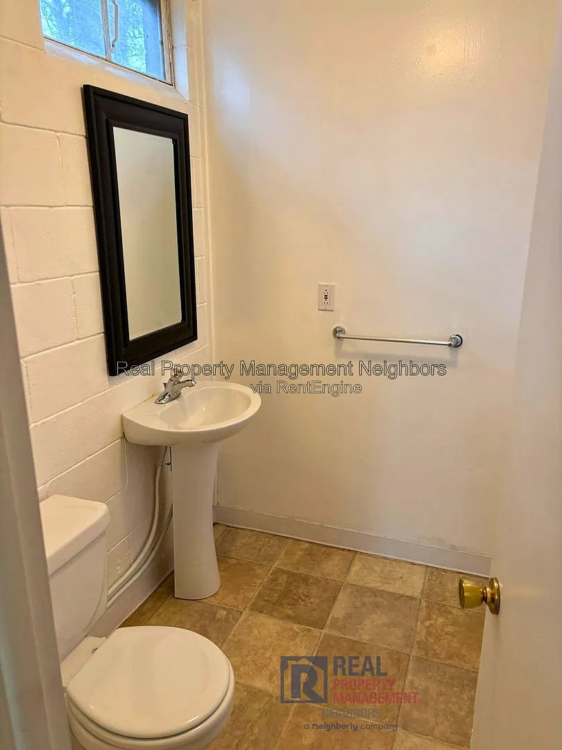 2 bed, 1.5 bath, 1200 sqft, $1,895 — Photo 3