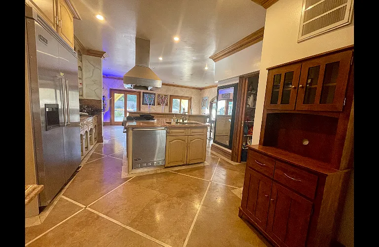 4266 Hillcrest Dr — Photo 18