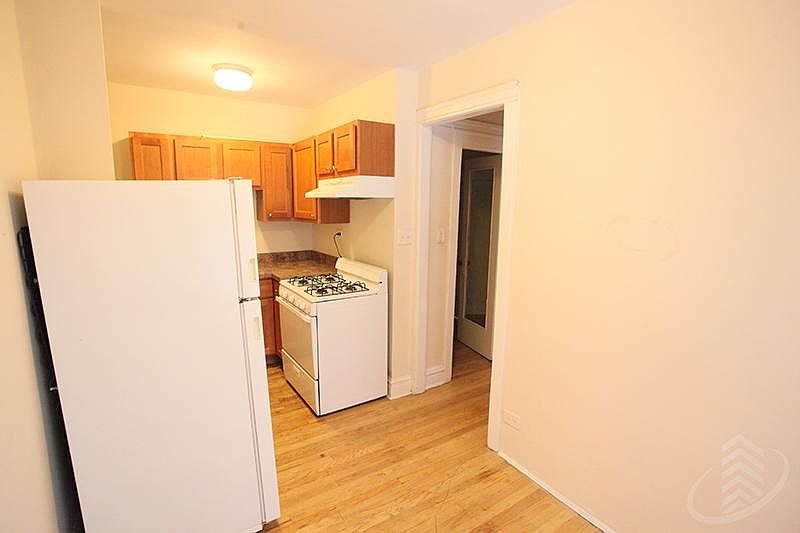 1st image of 516 W Cornelia Ave #218TWOONEE