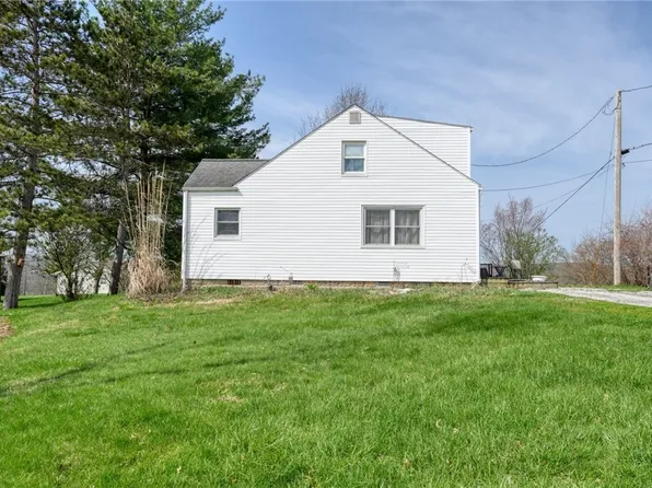 825 Friendship Dr, New Concord, OH 43762