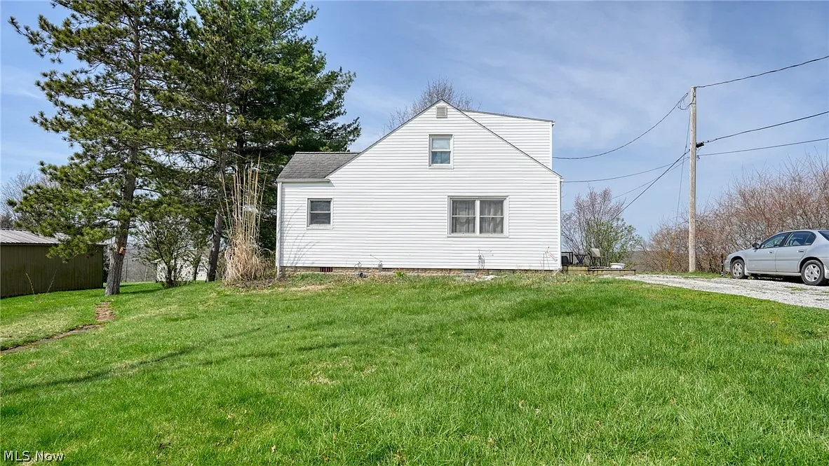 825 Friendship Dr photo 1