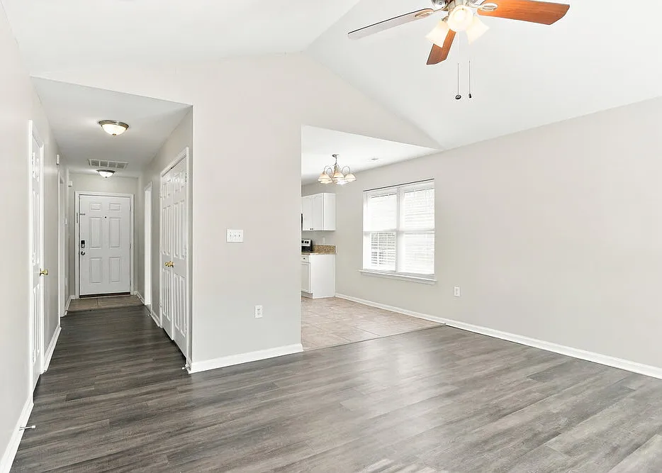 3 bed, 2.0 bath, 1052 sqft, $1,675 — Photo 4