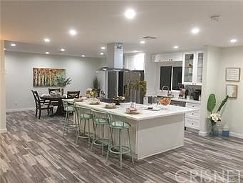 5th image of 1572 N Altadena Dr