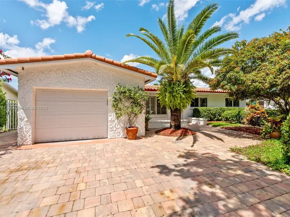 10651 NW 21st Ct, Pembroke Pines, FL 33026