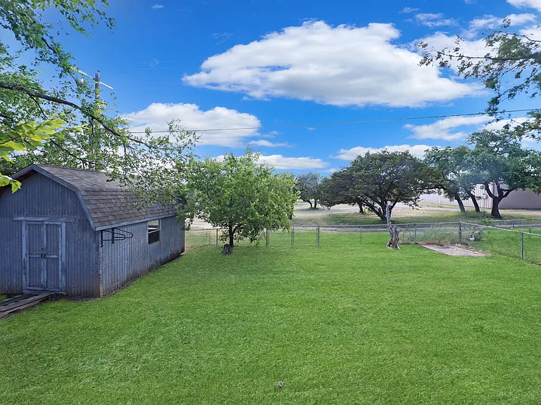 1415 Janet Ln — Photo 21