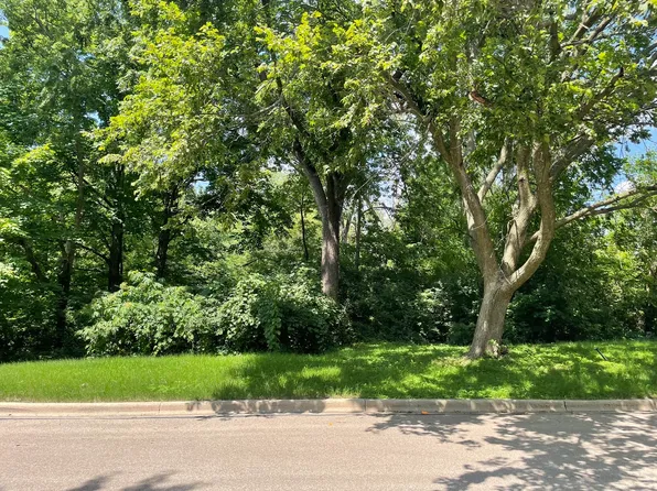 4 Manchester Ave, Batavia, IL 60510