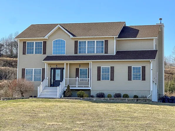 6 Wellington Place, Highland, NY 12528