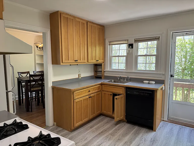 1034 Meredith St — Photo 6