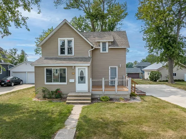 1706 11th Ave, Belle Plaine, IA 52208