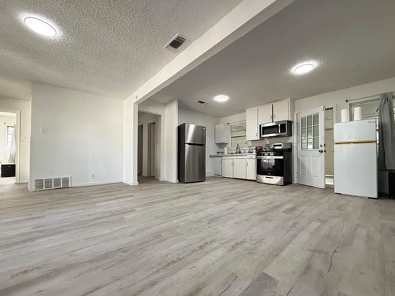 Highland Dr — Photo 10