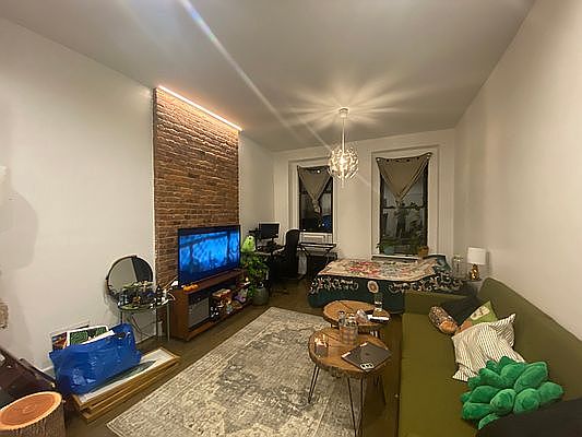 3rd image of 821 Hancock St #3B