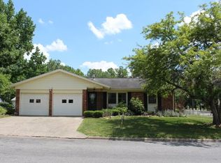 401 Vance Dr, Olney, IL 62450