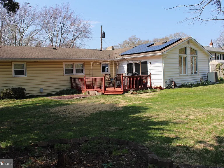 112 N Harvard Rd — Photo 3