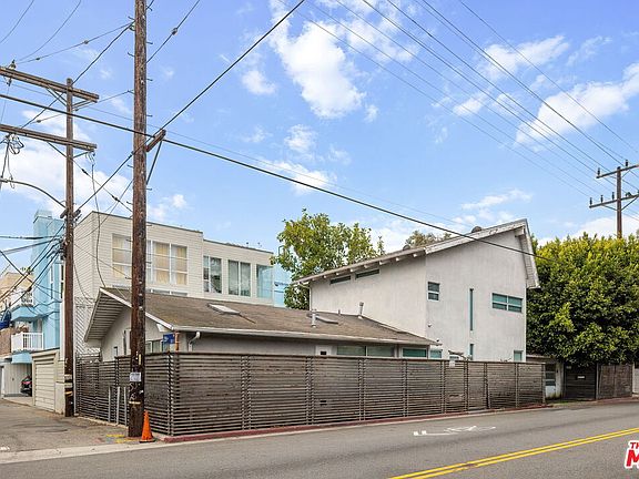 3rd image of 2807 Pacific Ave