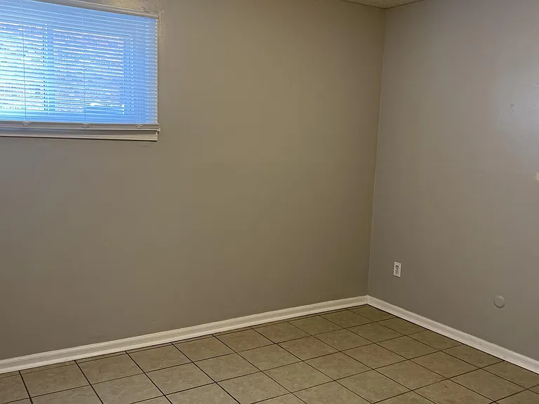 507 W Westview St — Photo 5