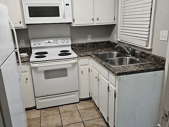 5th image of 109 Todd St