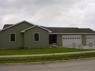 2745 Morning Star Ct, Mason City, IA 50401